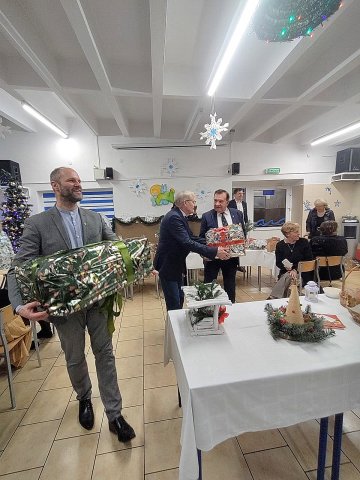 WhatsApp Image 2025-12-17 at 20.20.07 (2)