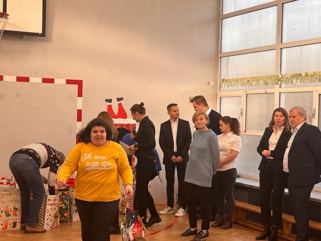 Zdjęcie WhatsApp 2023-12-19 o 20.00.47_ea6e197d