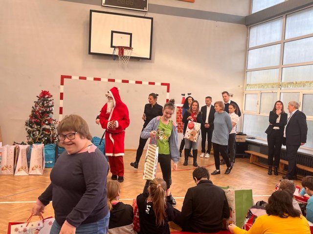 Zdjęcie WhatsApp 2023-12-19 o 20.00.50_d277fc13