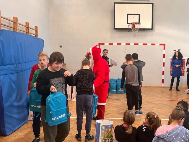 Zdjęcie WhatsApp 2023-12-19 o 20.00.50_f470b1fe