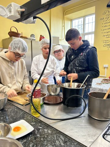 Zdjęcie WhatsApp 2025-11-13 o 20.30.46_04e9968f